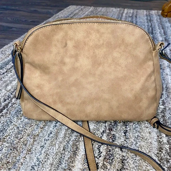 Elegant Tan Crossbody Bag - Picture 3 of 7